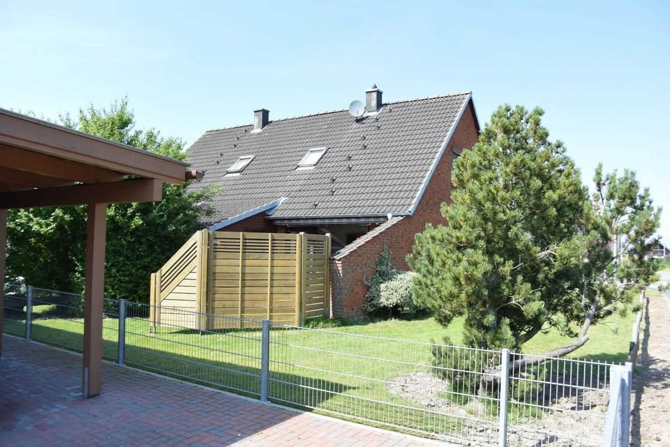 Garden view, Street view