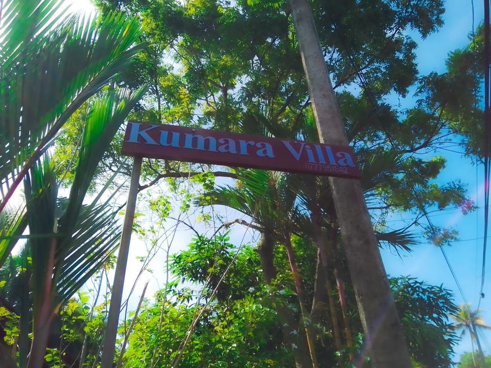 Nearby landmark, Text overlay