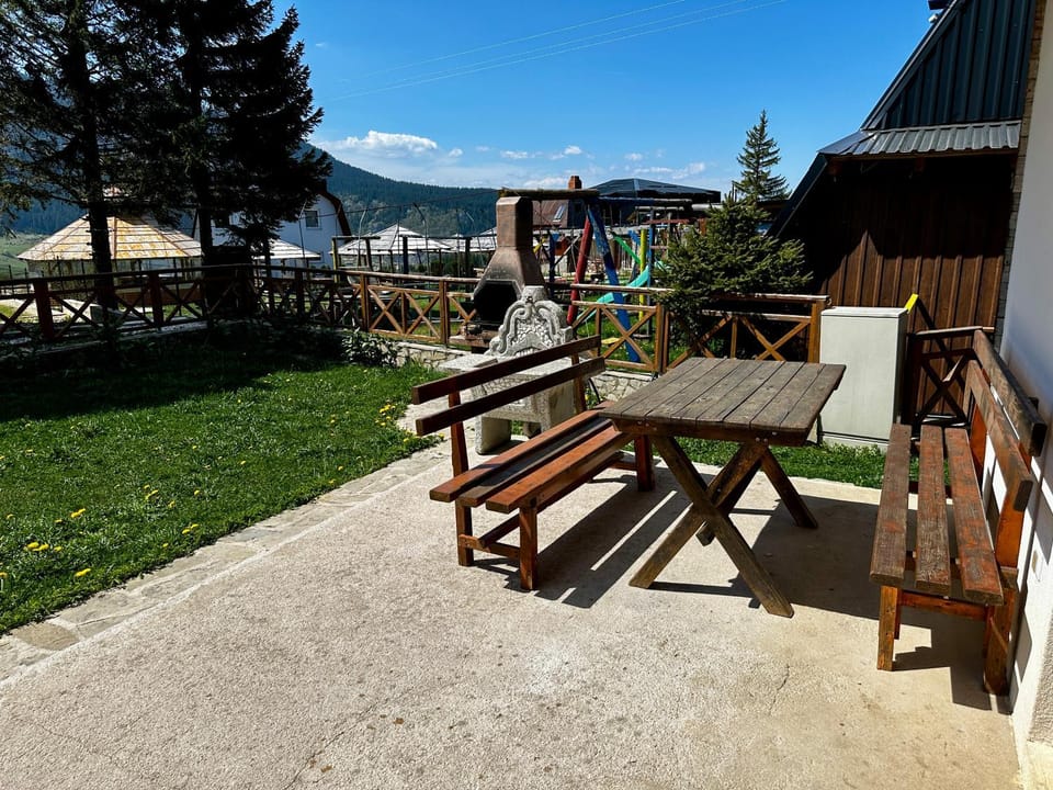Patio, Spring, Day, Natural landscape, Dining area, Mountain view
