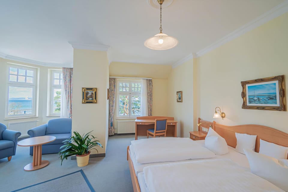 Photo of the whole room, Seating area, Bedroom