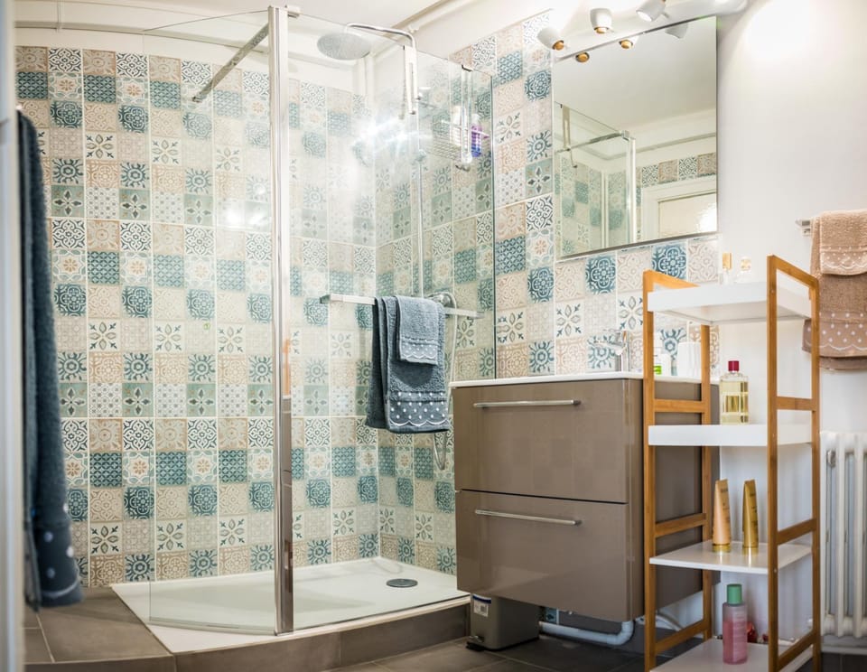 Shower, Bathroom, towels