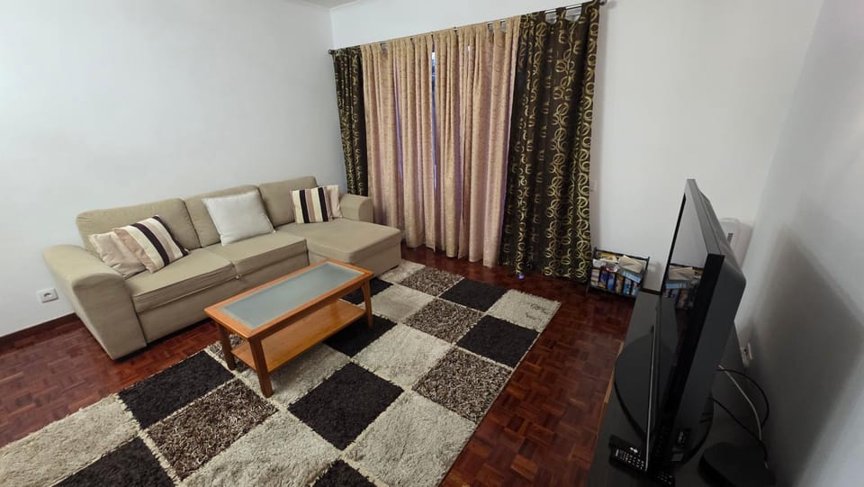 TV and multimedia, Living room, Evening entertainment