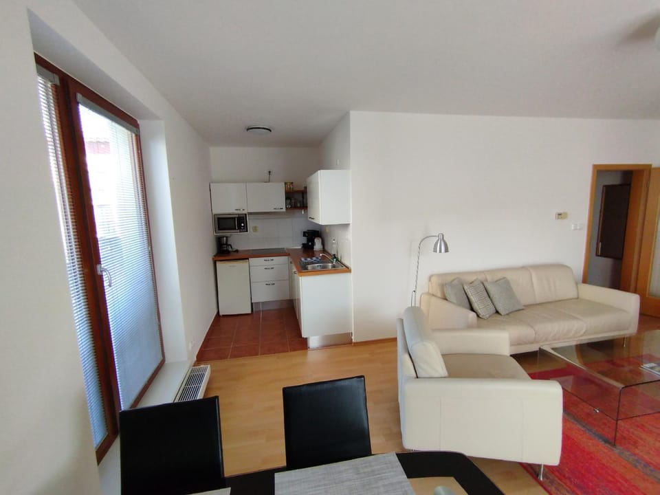 Kitchen or kitchenette, Living room