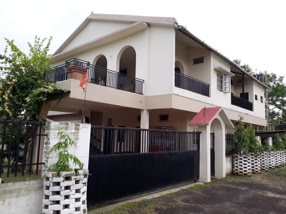 Facade/entrance, Floor plan