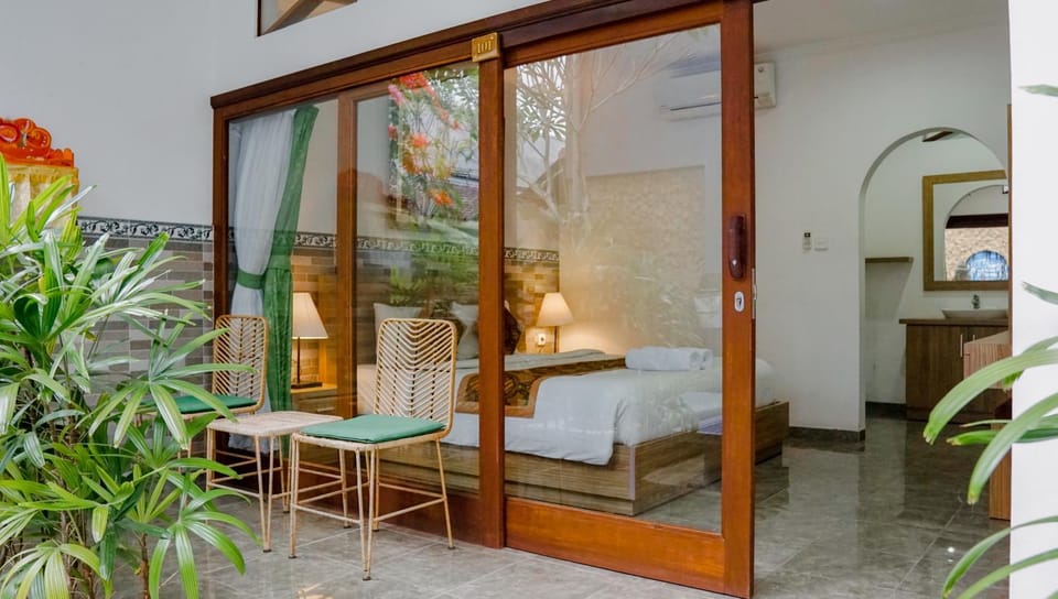 Patio, Photo of the whole room