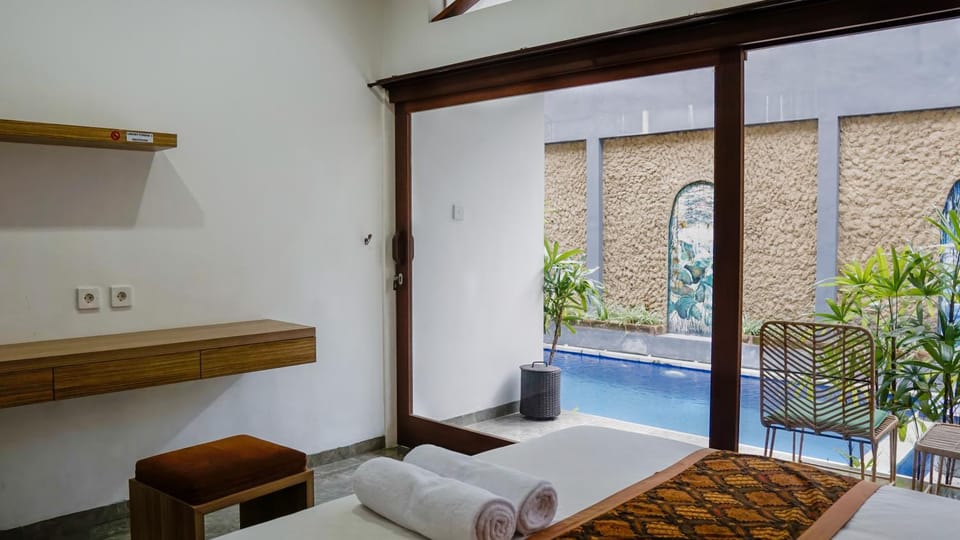 Bed, Bedroom, Pool view