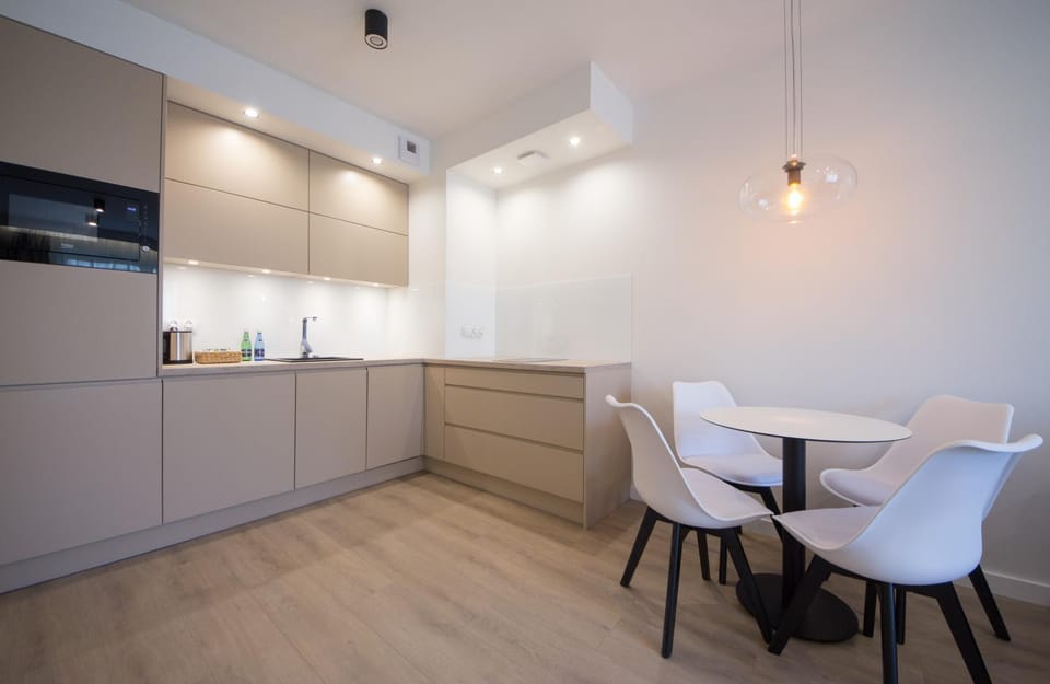 Coffee/tea facilities, Kitchen or kitchenette, Dining area