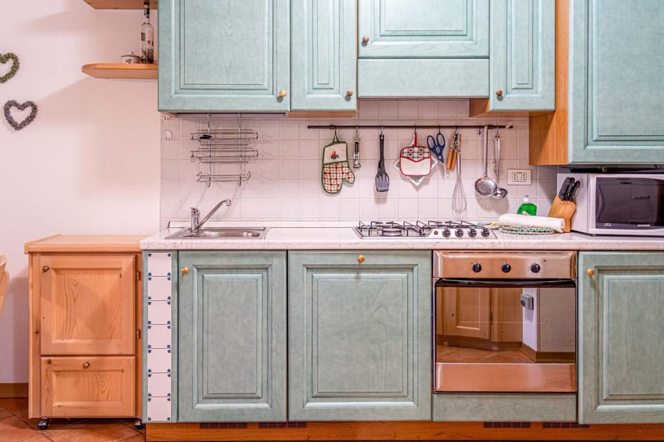 Kitchen or kitchenette, oven, stove