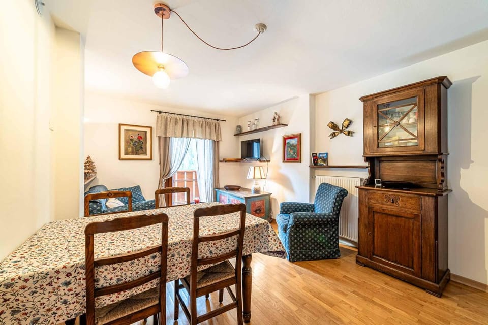 TV and multimedia, Living room, Dining area