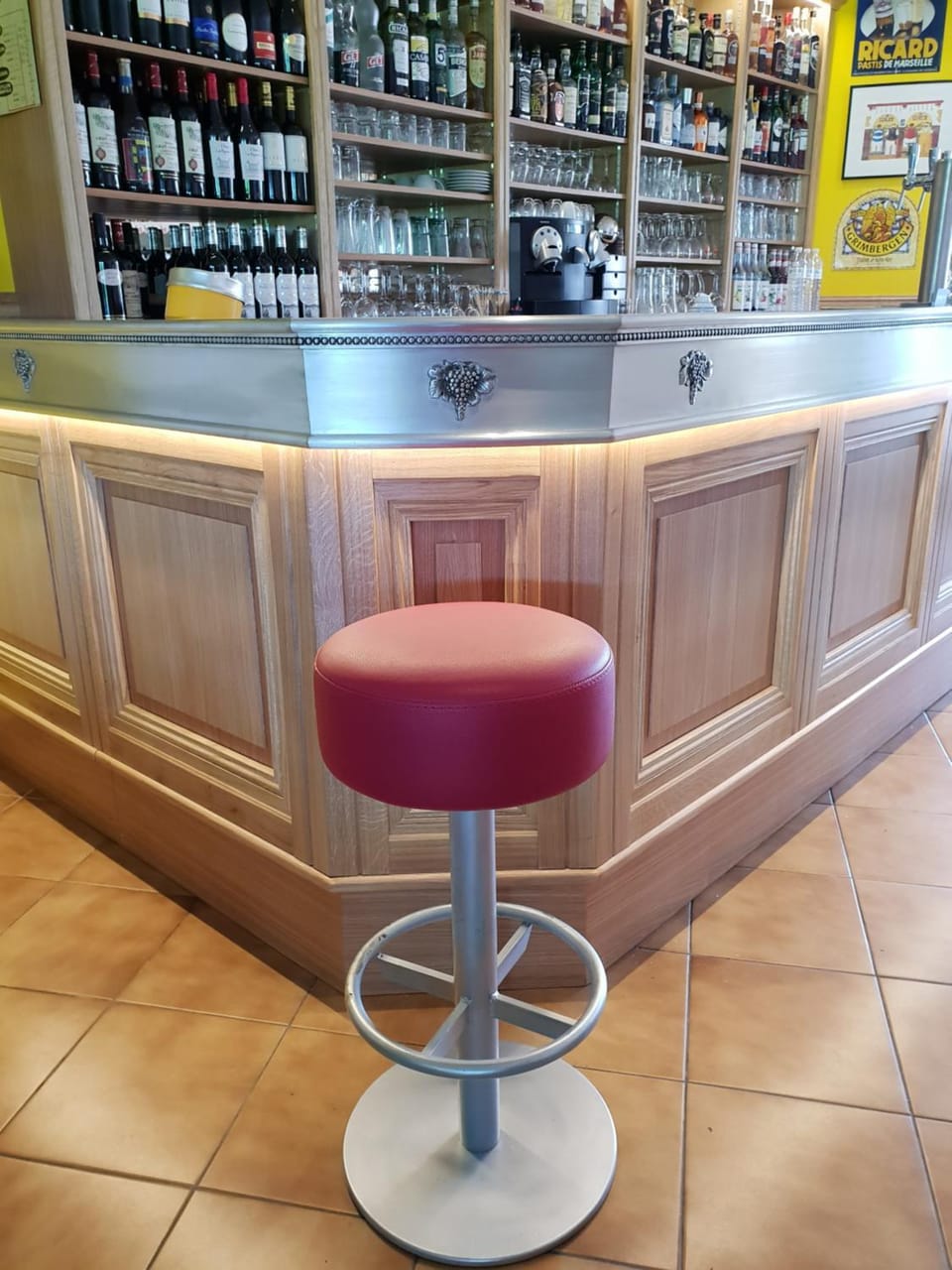 Lounge or bar, Drinks, Alcoholic drinks