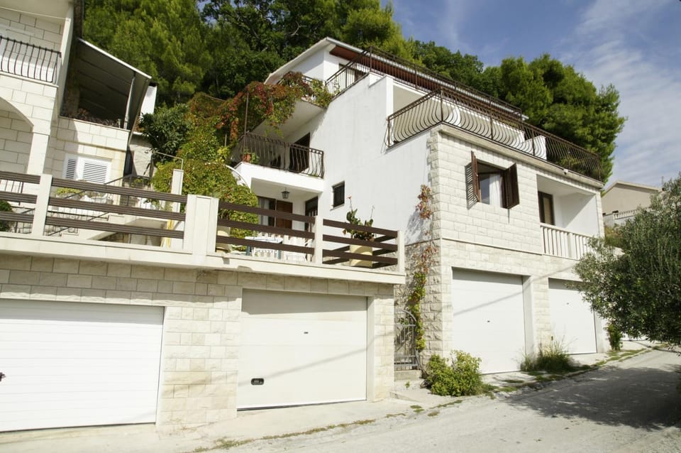 Property building, Facade/entrance