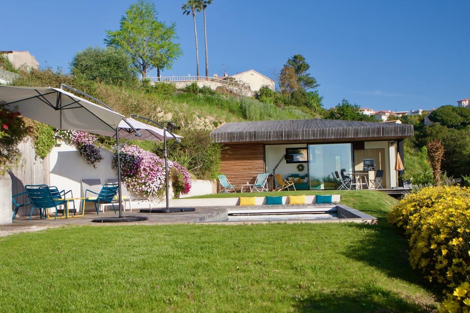 Property building, Natural landscape, Garden, Swimming pool, hair dresser