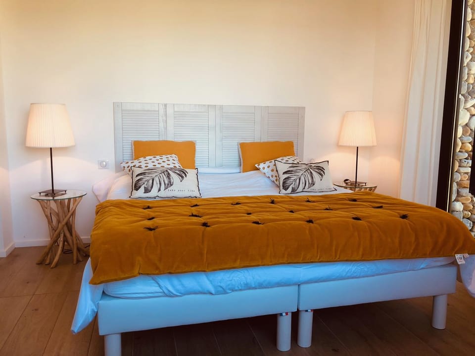 Bedroom, Garden view