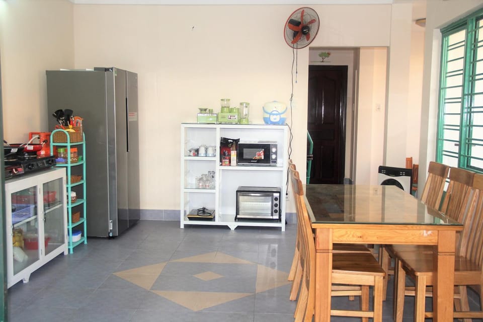 Restaurant/places to eat, Communal kitchen