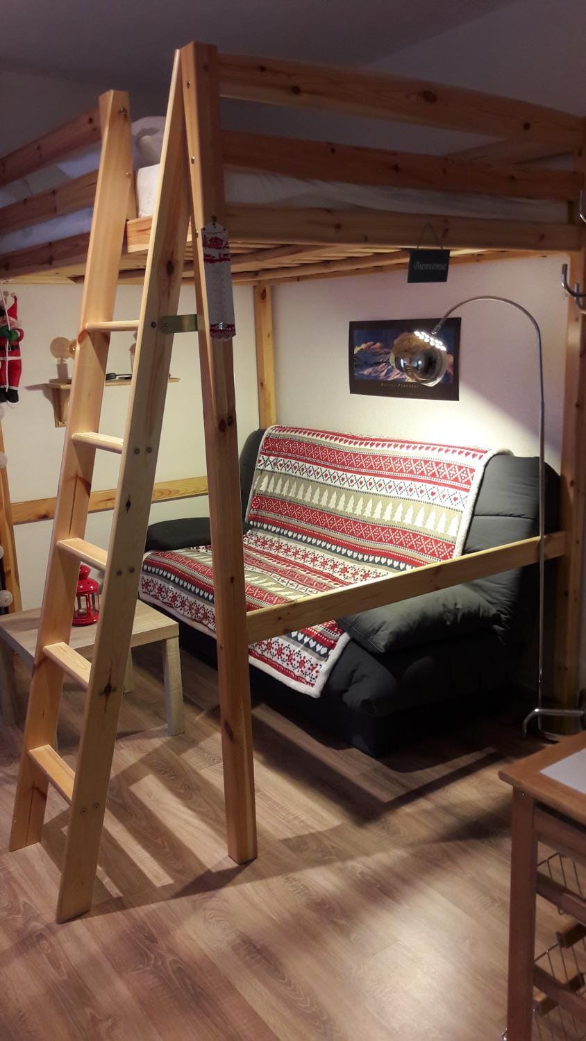 Bed, bunk bed