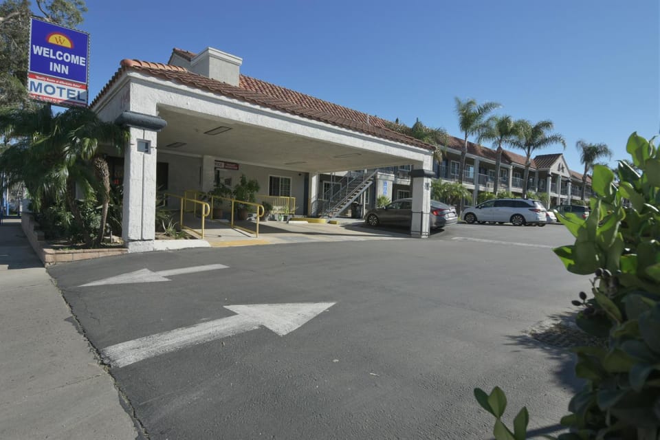 Property building, Day, Street view, Location, Parking