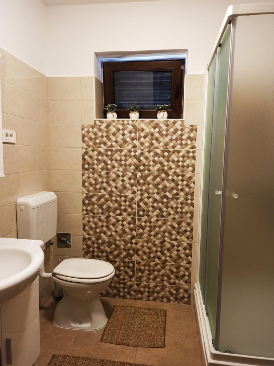 Shower, Toilet, Bathroom