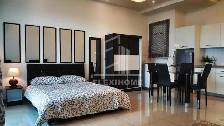 Dining area, Bedroom, kitchen