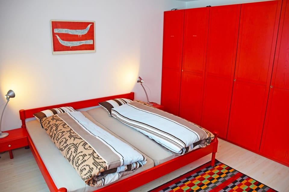 Photo of the whole room, Bedroom