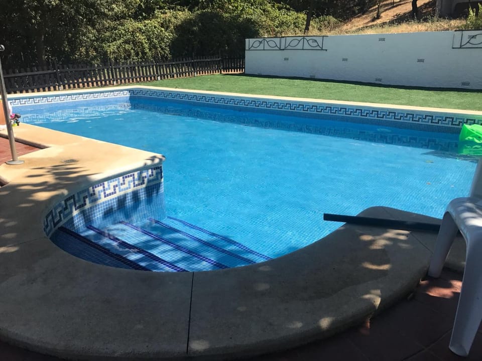 Swimming pool, Swimming pool