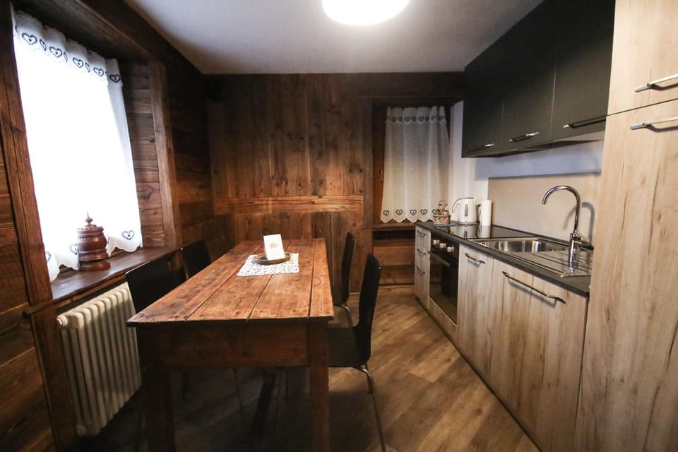 Maison D'Antan Alloggio ad uso turistico VDA CHARVENSOD n 0022 Apartment in Aosta Valley, Italy