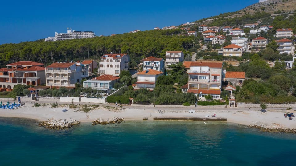 Neighbourhood, Bird's eye view, Beach