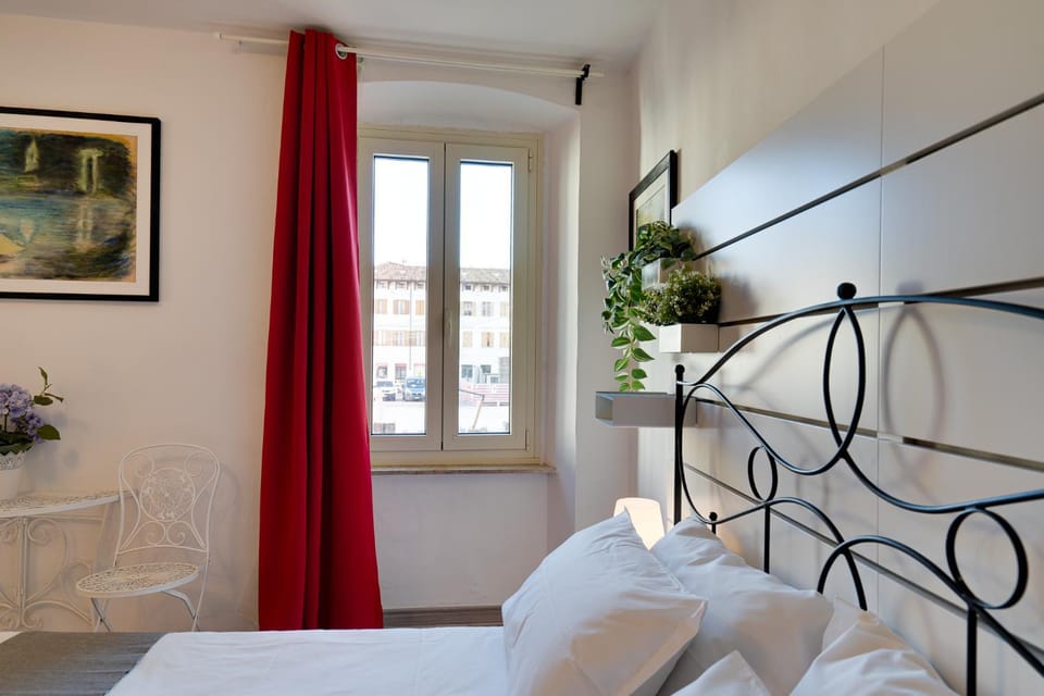 Bed, View (from property/room), Photo of the whole room, Bedroom, Quiet street view