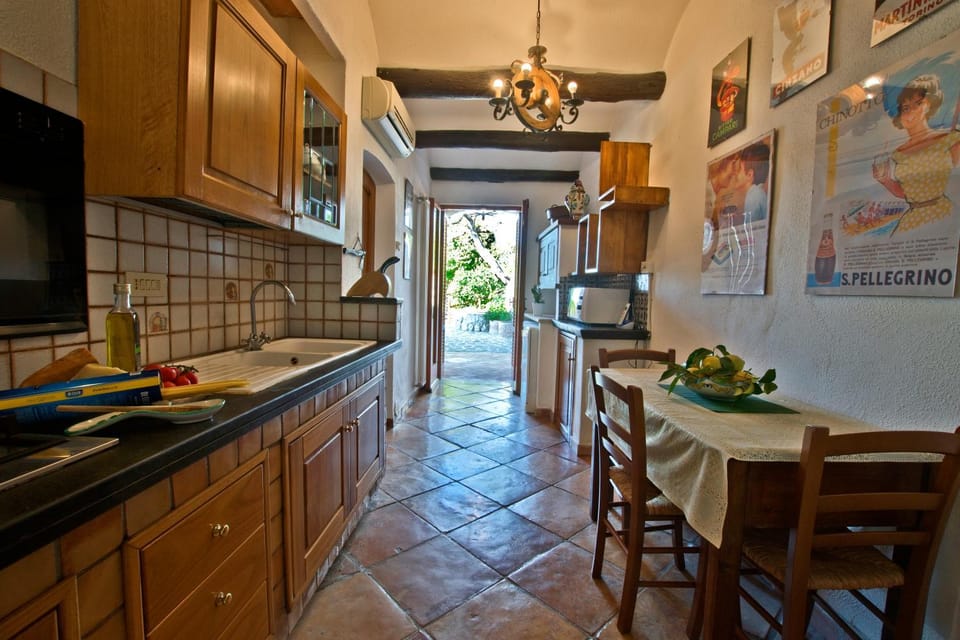 Kitchen or kitchenette, Dining area, Lunch