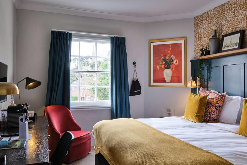 Bed, Photo of the whole room, Bedroom, Garden view