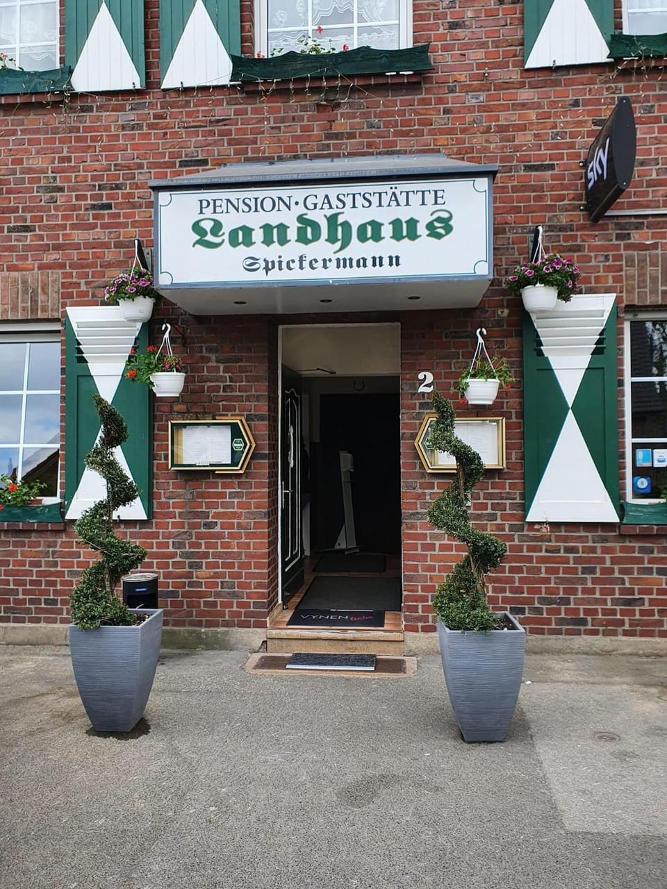 Property building, Facade/entrance, Day