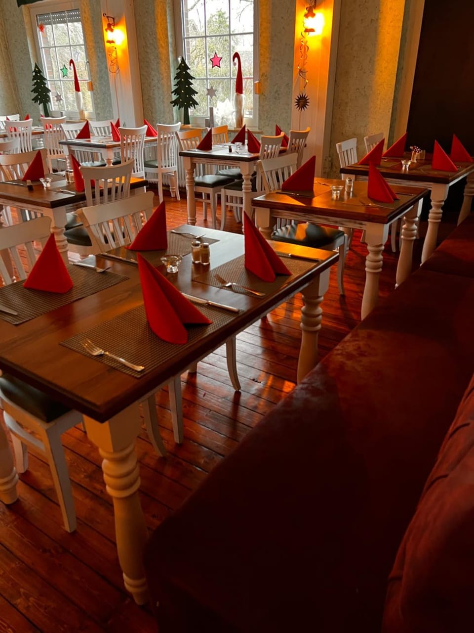 Restaurant/places to eat, Banquet/Function facilities, Seating area