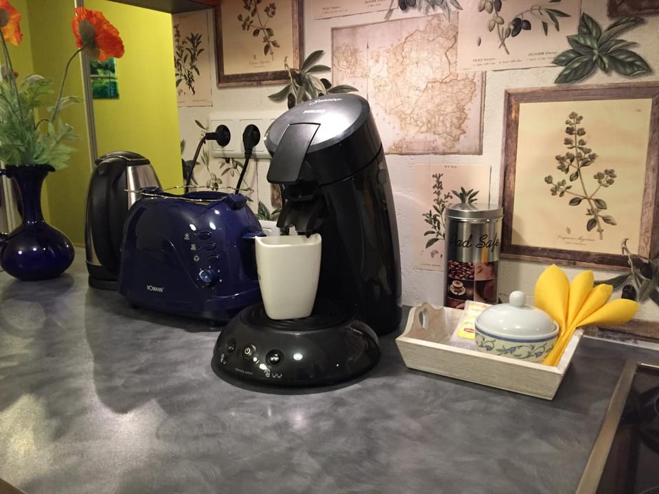 Coffee/tea facilities, Kitchen or kitchenette