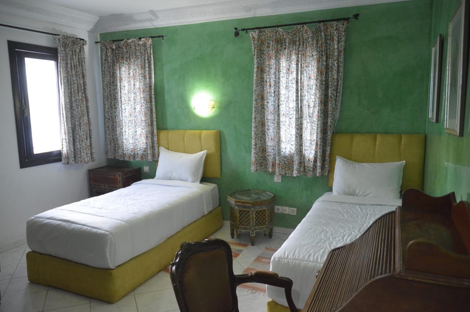 Bed, Photo of the whole room, Seating area, Bedroom