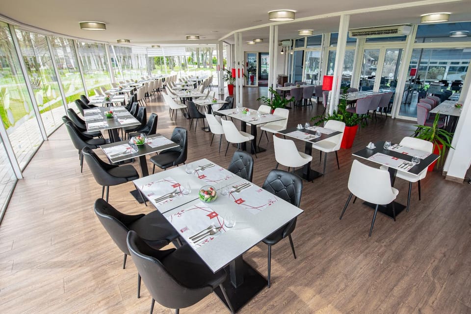 Restaurant/places to eat, Restaurant/places to eat