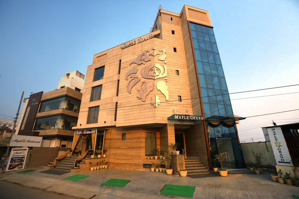 Facade/entrance