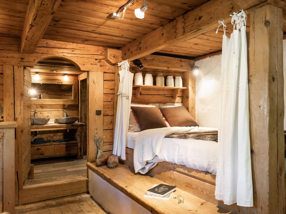 Chalet savoyard rénové, 10 pers, proche pistes, animaux admis - FR-1-304-162 Chalet in Manigod