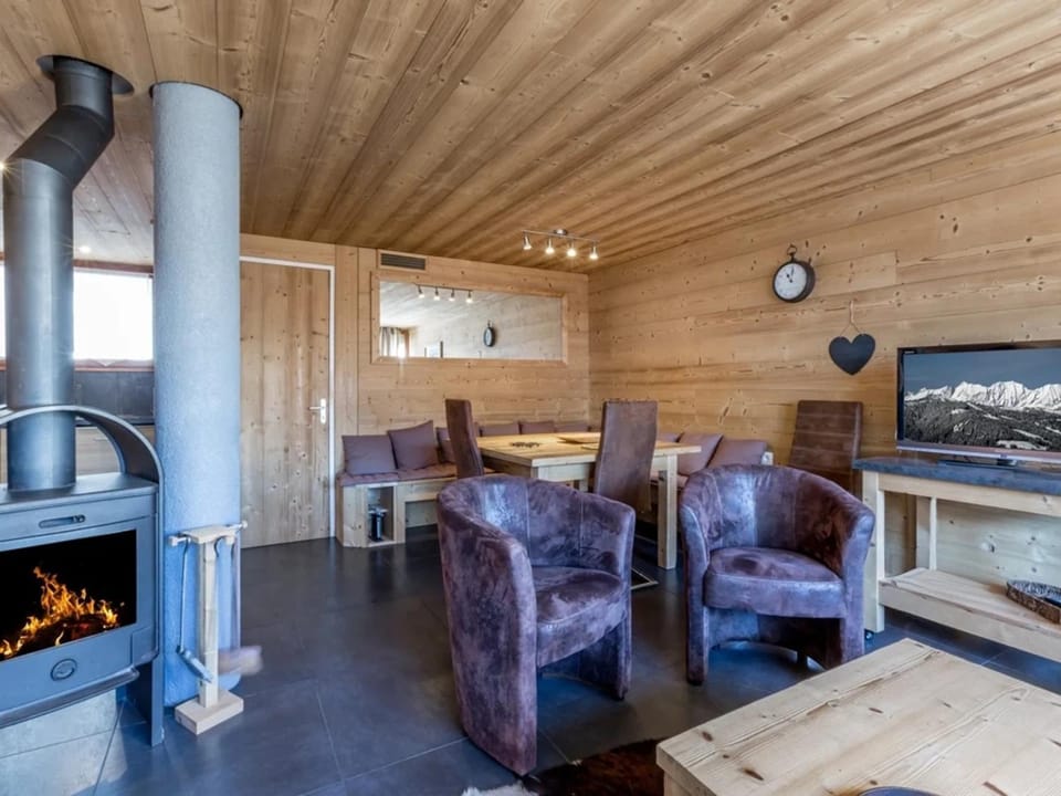 Appartement 6-8 pers, bord de piste, poêle, garage Apartment in La Clusaz