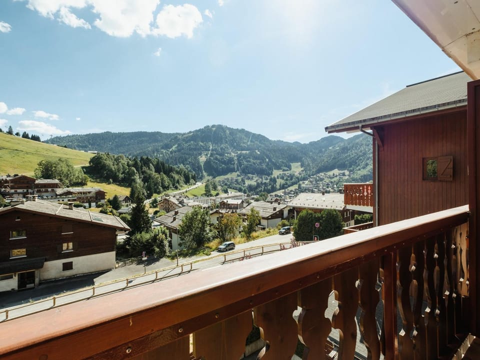 Studio avec balcon, animaux acceptés, proche pistes et commerces - FR-1-304-38 Apartment in La Clusaz