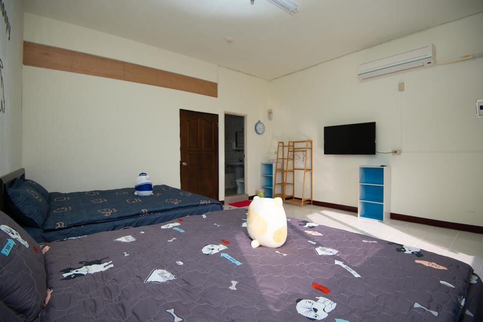 Bed, TV and multimedia, Bedroom, air conditioner