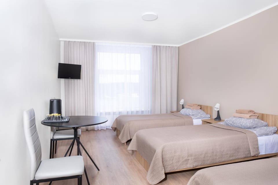 Communal lounge/ TV room, Bed, TV and multimedia, Photo of the whole room, Bedroom