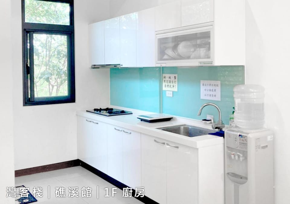 Restaurant/places to eat, Kitchen or kitchenette, Decorative detail, Communal kitchen, On site, Food, Text overlay, Area and facilities, kitchen, kitchen