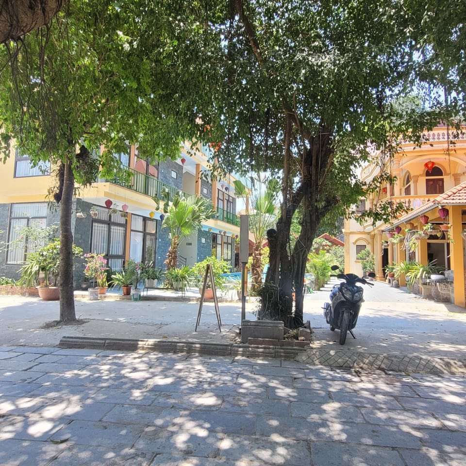 Day, Neighbourhood