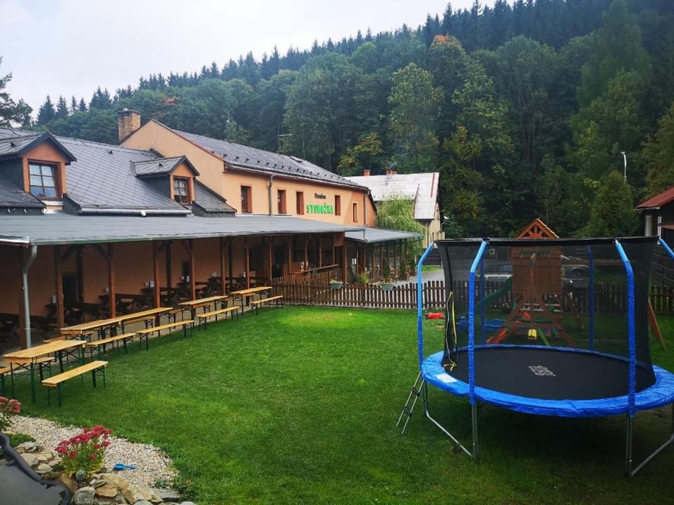 Restaurant/places to eat, Children play ground, Garden, Autumn