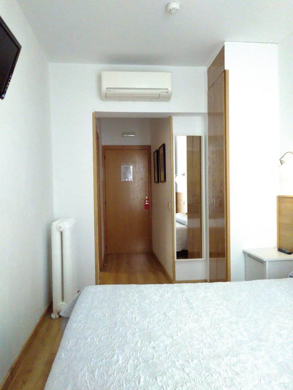 Bedroom, air conditioner
