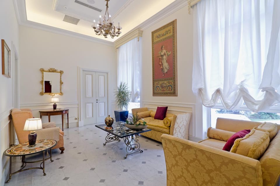 Communal lounge/ TV room, Lounge or bar