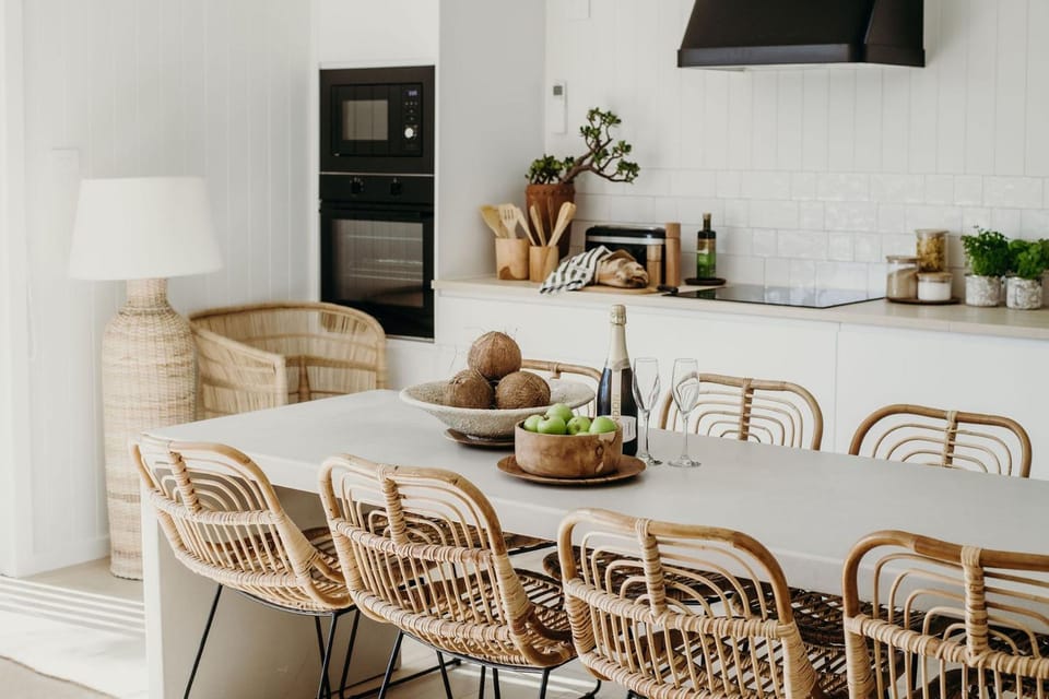 Baybreeze 18 Tomaree Road WiFi Air Conditioning Kitchenette House in Shoal Bay