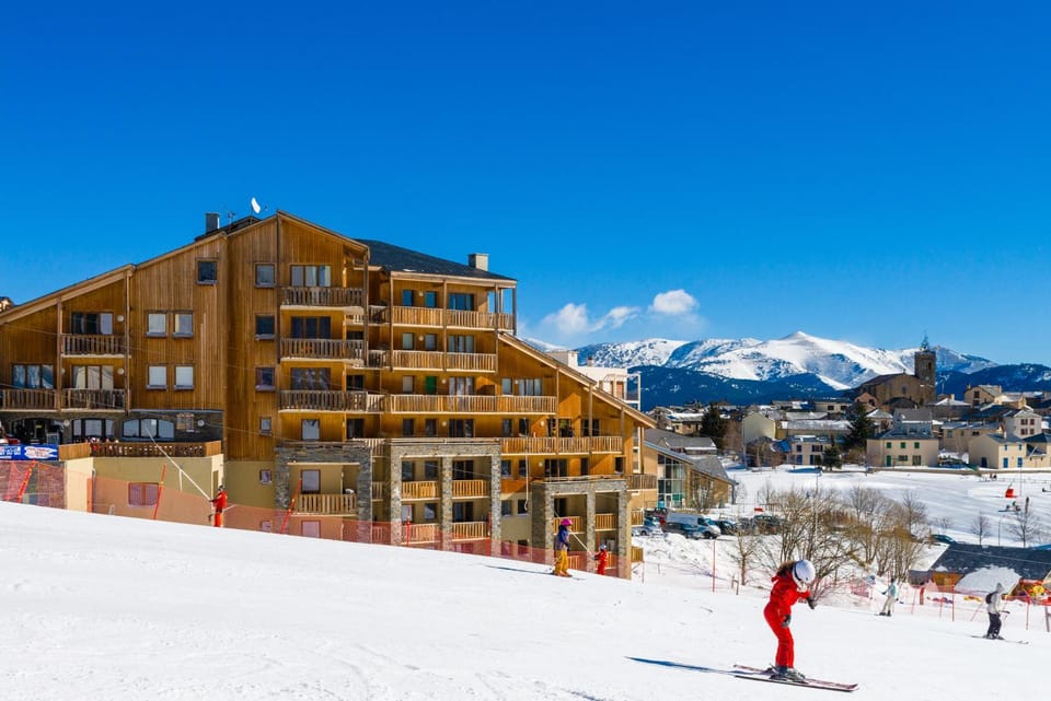 Property building, Facade/entrance, Skiing, Mountain view