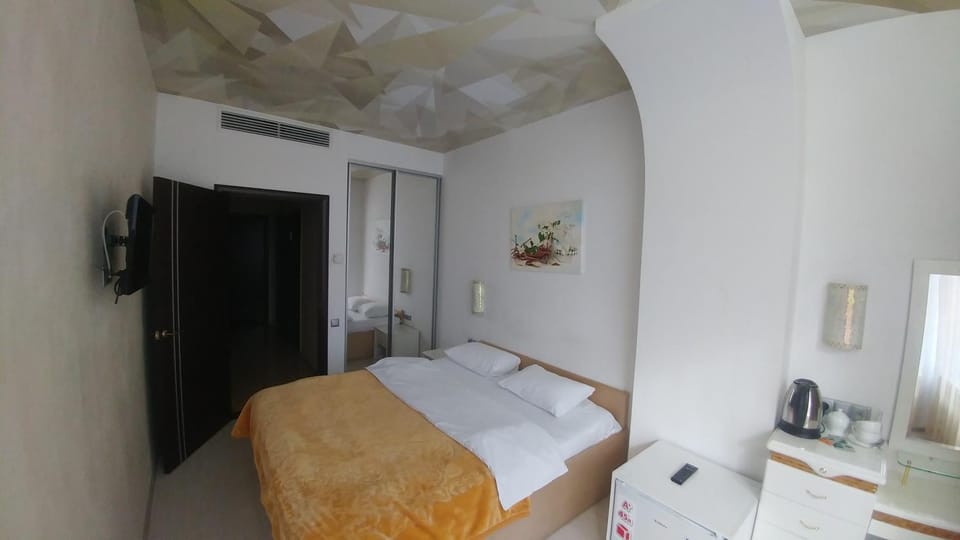 Photo of the whole room, Decorative detail