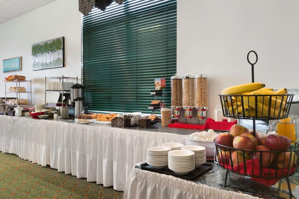 Restaurant/places to eat, Dining area, On site
