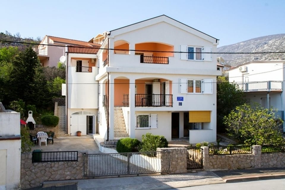 Property building, Facade/entrance, View (from property/room), Other, Street view
